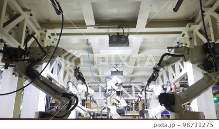 robot welding machine at smart factory 98711275