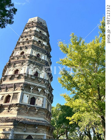 中国・蘇州の虎丘の斜塔(雲岩寺塔) 中国・蘇州の虎丘の斜塔(雲岩寺塔) 98712332