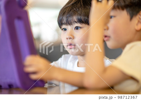 子供 学習 教育 98712367
