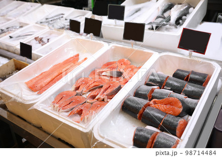 Fresh fish on display with ice at wholesale market Fresh fish on display with ice at wholesale market 98714484