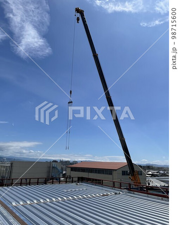 屋上から見たレッカー作業 98715600