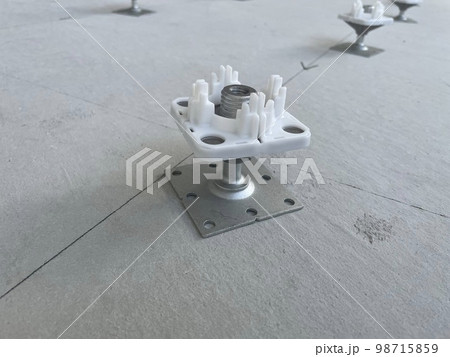 事務所の床下地のOAフロアの施工風景 事務所の床下地のOAフロアの施工風景 98715859