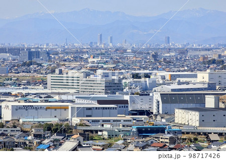 小牧山城から眺める小牧市街の物流倉庫街（一宮・岐阜方面） 98717426