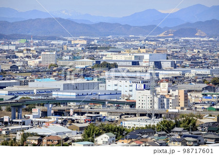 小牧市　小牧山城から眺める物流倉庫街（小牧インターチェンジ方面） 98717601