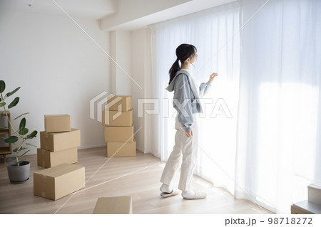 若い女性 引越し イメージ 若い女性 引越し イメージ 98718272