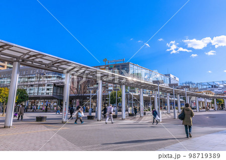 日本の横浜都市景観 地下鉄　センター南駅の街並みなどを望む 98719389