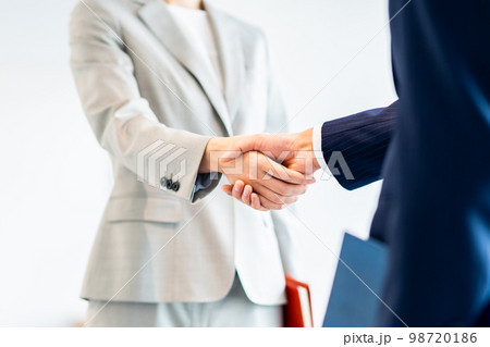 握手　撮影協力「LINK FOREST」 98720186