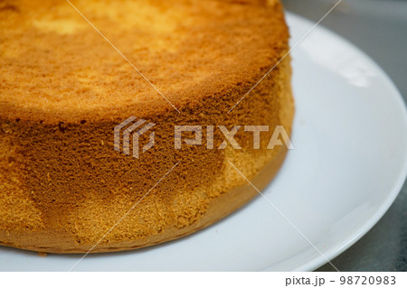 手作りケーキのスポンジ 98720983