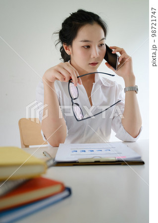 Asian female taking her business team for appointment brainstorm about stock market bearish downtrend. 98721747