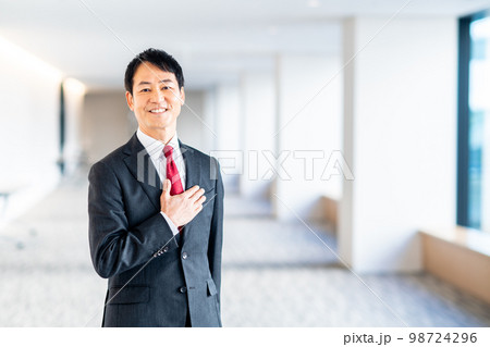 ミドルのビジネスマン 撮影協力「LINK FOREST」 ミドルのビジネスマン 撮影協力「LINK FOREST」 98724296