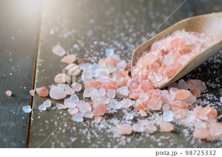 Himalayan Rock pink Salt on wood spoon 98725332