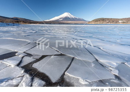 山中湖　氷結　冬　 98725355