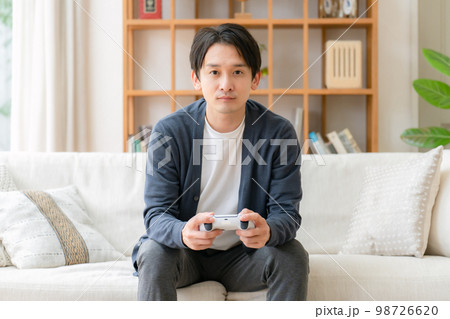 ゲーム　趣味　熱中　男性 98726620