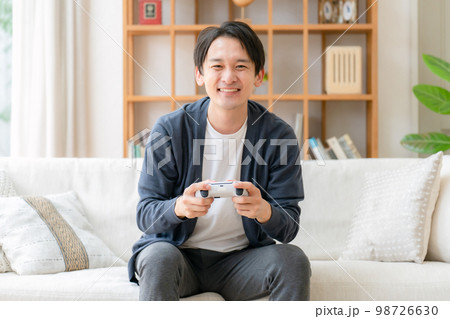 ゲーム　趣味　熱中　男性 98726630