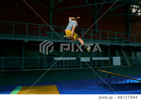 The man performs a trick. Jump. Indoor training 98727994