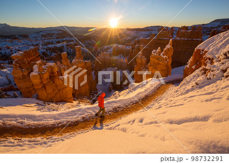 Hike in winter Bryce 98732291