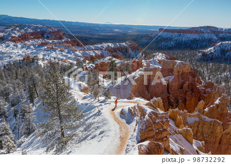 Hike in winter Bryce Hike in winter Bryce 98732292