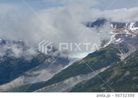 Mountains in Washington 98732308