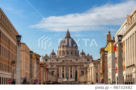 St. Peter's Basilica in urban streets of Downtown Rome, Italy. St. Peter's Basilica in urban streets of Downtown Rome, Italy. 98732682