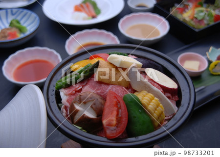 季節野菜のタジン鍋がメインの会席料理のイメージ 98733201