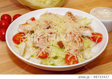 Caesar salad with chicken and crackers Caesar salad with chicken and crackers 98733427
