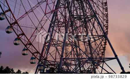 茜色に染まる観覧車は、葛西臨海公園 98733829