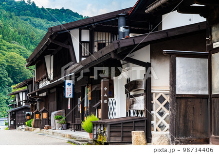 中山道　福島宿の町並み 98734406