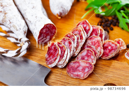 Sliced fuet on cutting board 98734696