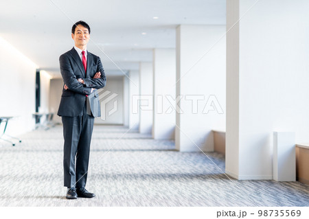 ミドルのエグゼクティブ　撮影協力「LINK FOREST」 98735569