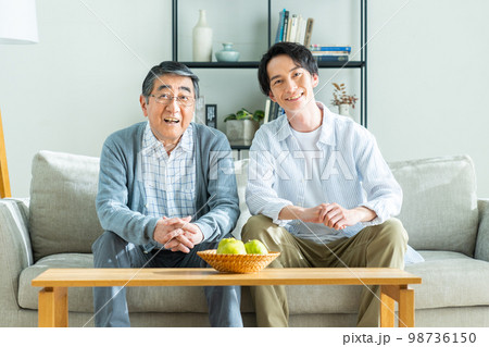 親子の男性 98736150