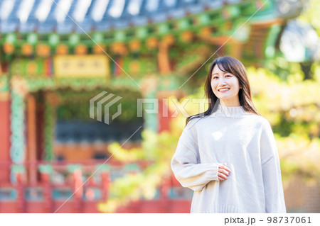 女子旅　旅行　若い女性 98737061