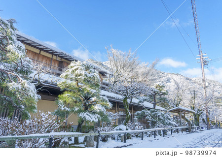 雪景色の湯豆腐嵯峨野(京都府京都市右京区嵯峨天龍寺芒ノ馬場町) 雪景色の湯豆腐嵯峨野(京都府京都市右京区嵯峨天龍寺芒ノ馬場町) 98739974