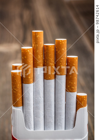 Box of cigarettes 98742614