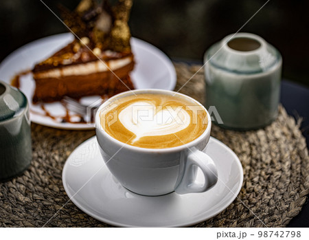 Coffee latte art 98742798