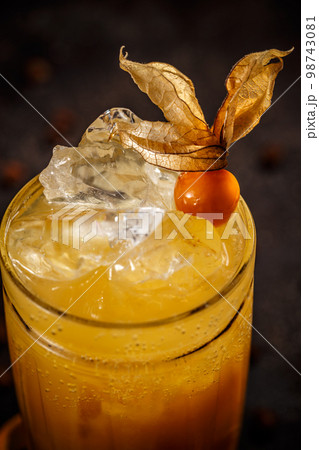 Iced orange juice 98743081