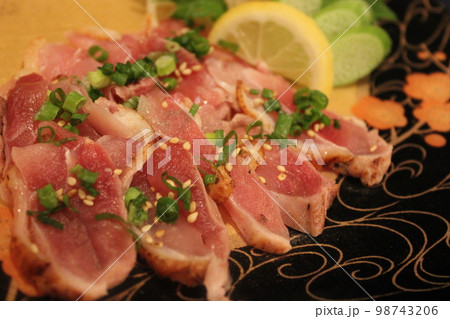 新鮮鶏肉のたたき刺し 盛り付け写真 98743206