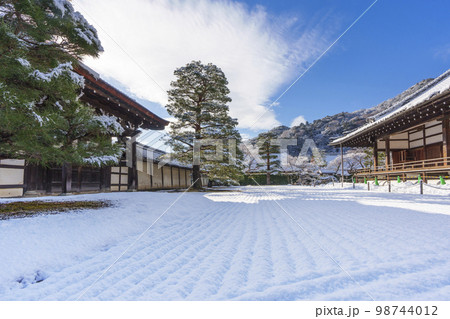 天龍寺　大方丈　枯山水　冬の朝（京都府京都市右京区嵯峨天龍寺芒ノ馬場町） 98744012