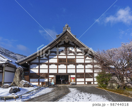 天龍寺　庫裡　冬の朝（京都府京都市右京区嵯峨天龍寺芒ノ馬場町） 98744018