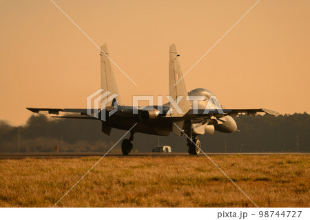 インド空軍スホーイSu-30MKI着陸 インド空軍スホーイSu-30MKI着陸 98744727