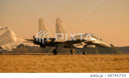 インド空軍スホーイSu-30MKI着陸 インド空軍スホーイSu-30MKI着陸 98744730