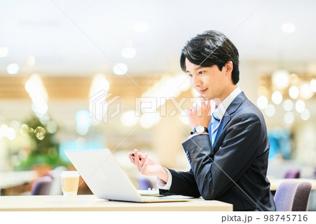 ビジネス　若手 98745716