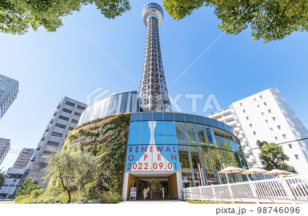 神奈川県横浜市　2022年9月にリニューアルオープンした横浜マリンタワー 98746096