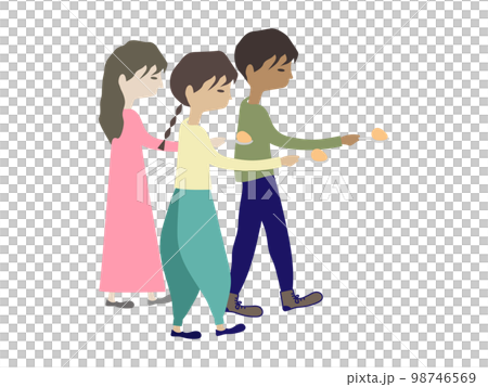 イースターでエッグレースをする子供たち イースターでエッグレースをする子供たち 98746569