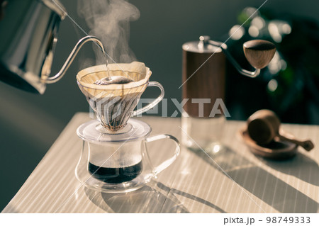 珈琲 コーヒー ハンドドリップ HARIO V60 抽出 湯気 レトロ ビンテージ調 珈琲 コーヒー ハンドドリップ HARIO V60 抽出 湯気 レトロ ビンテージ調 98749333