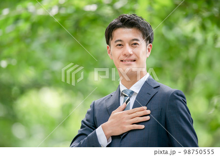 ビジネスマン　新緑　 98750555