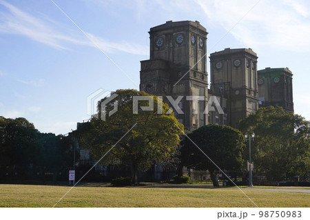 【根岸森林公園】根岸競馬場一等観覧席（馬見所）跡 98750983