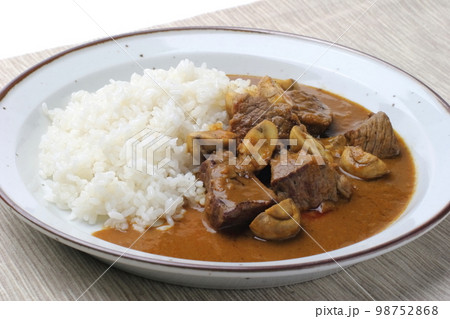 黒毛和牛のスパイシーで美味しいビーフカレー 98752868