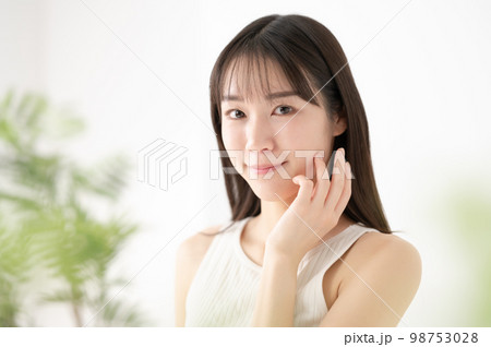 ビューティー　若い　女性 98753028