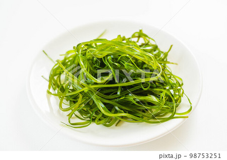湯通しした細切り昆布 98753251