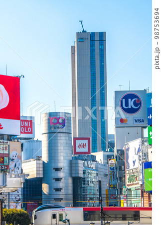 日本の東京都市景観 5類に引き下げ、首相表明…今春にも屋内マスク不要…=1月20日、渋谷 日本の東京都市景観 5類に引き下げ、首相表明…今春にも屋内マスク不要…=1月20日、渋谷 98753694